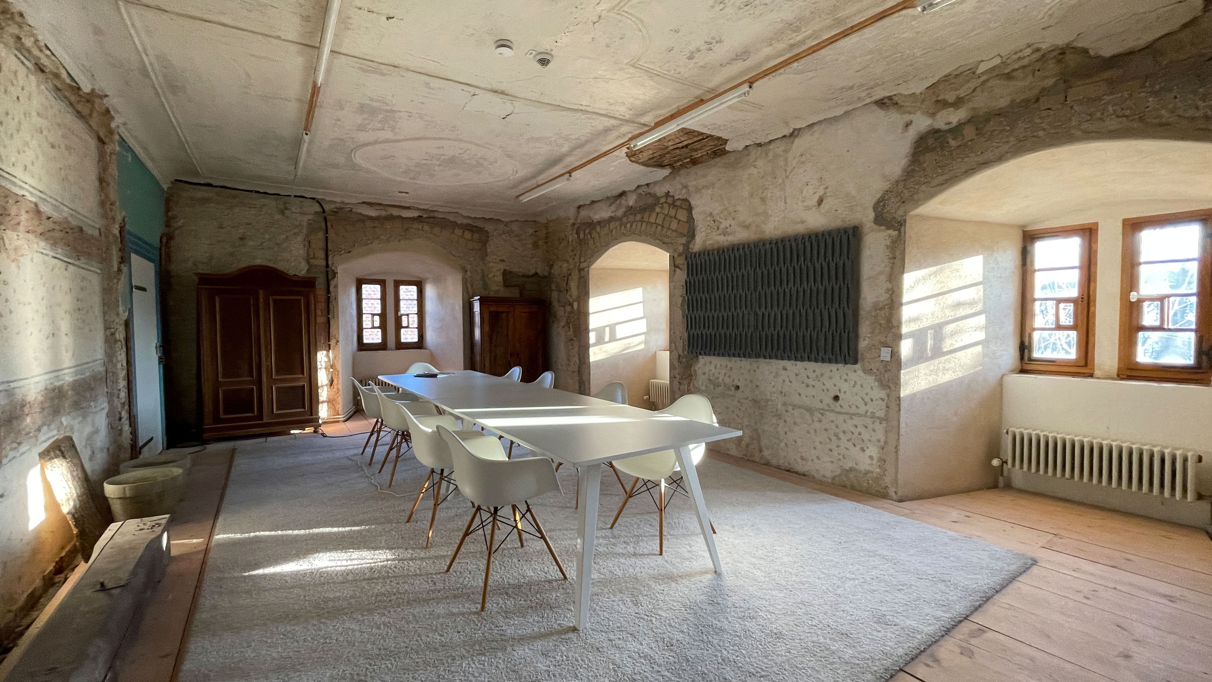 Schloss Blumenfeld mit Co-Working-Möbeln von Alvero
