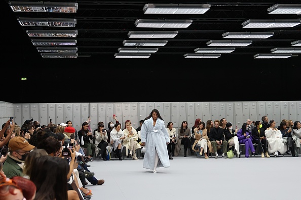 'Nahansicht des Laufstegs der Coperni Fashion Week
