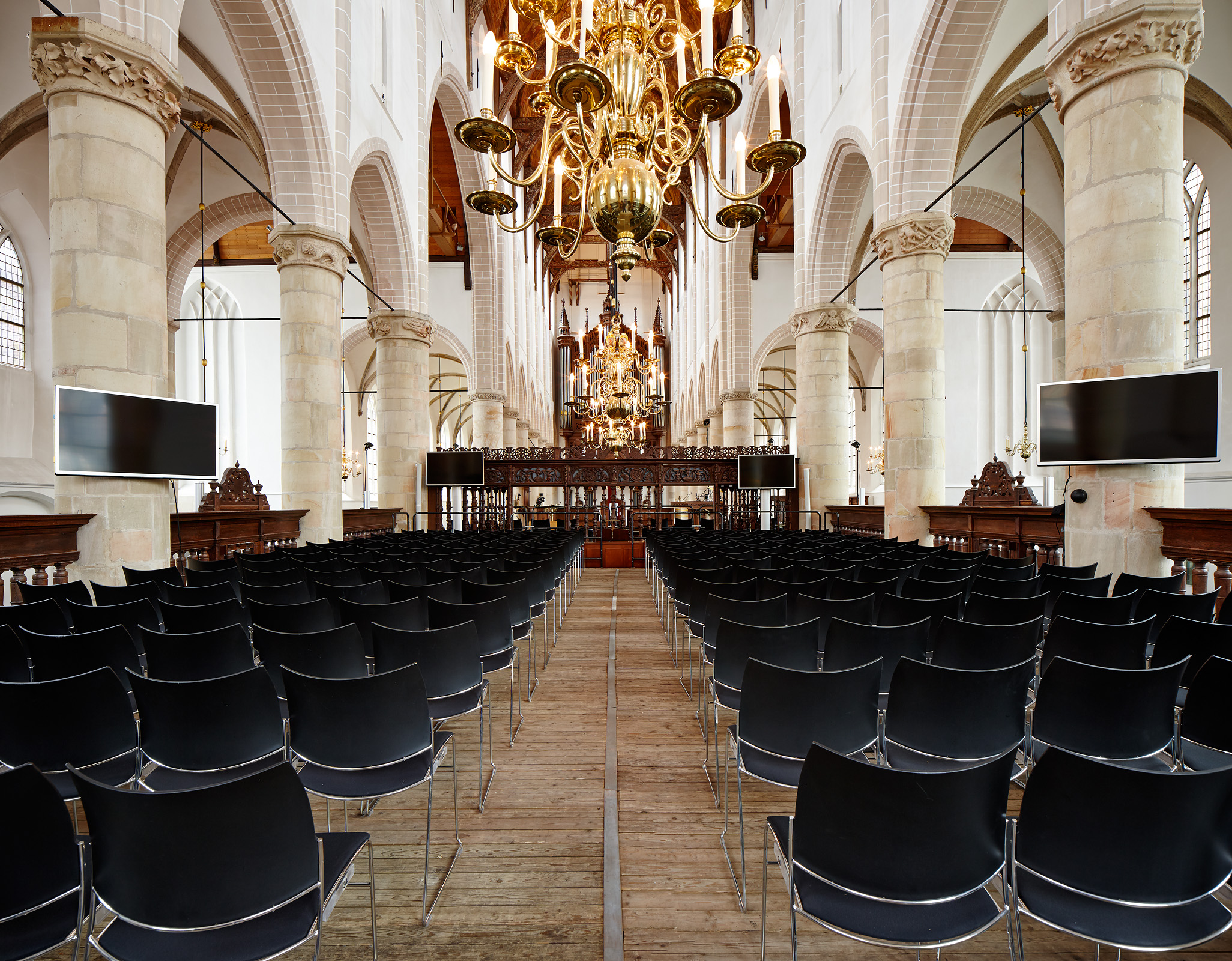 Große Kirche Naarden mit Mietmöbeln von Alvero